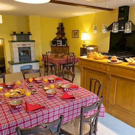 Au Gre Des Chateaux Bed & Breakfast