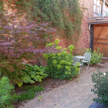 Au Gre Des Chateaux Bed & Breakfast 3*
