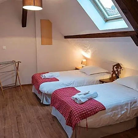 Au Gre Des Chateaux Bed & Breakfast 3*