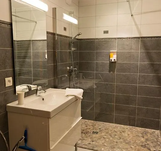 Au Gre Des Chateaux Bed & Breakfast 3*